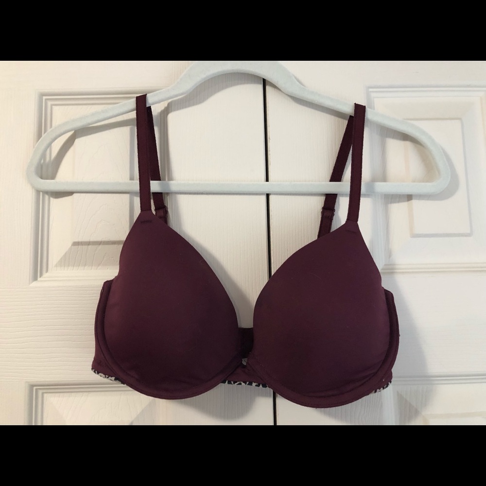 VS Pink lightly lined bra